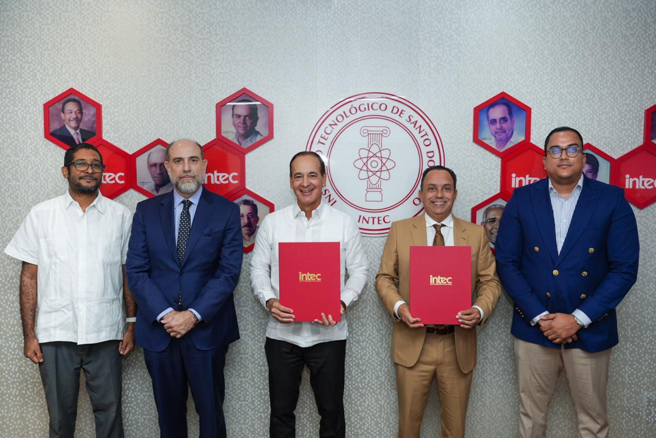 INTEC and AI ROBOTIX team signing collaboration agreement